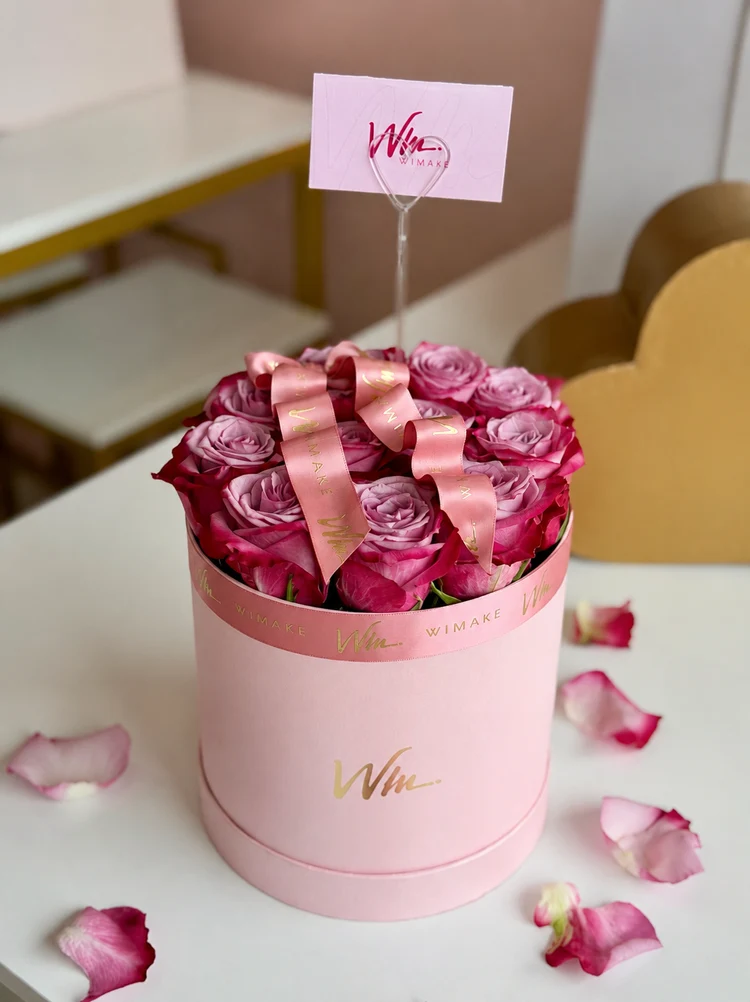 Caja floral cilíndrica rosa preparada por WiMake